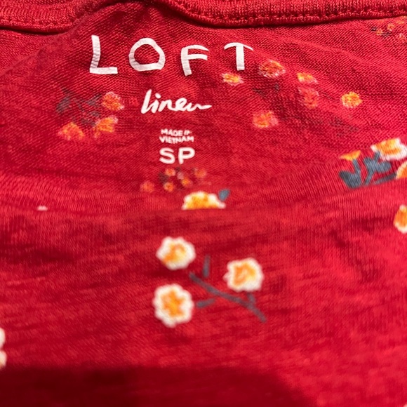 Loft/women’s top, size SP, red with flower print - Picture 2 of 4